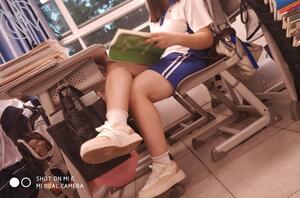 偷拍女生腿0