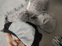 与堂嫂的性福时刻(24)--抓屁股摸胸挑逗堂嫂 偷拍她的内衣内裤0