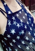 看看评价一下 我亲姐的两个大奶子0