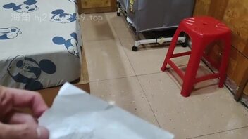 [原创绿帽之王]被老婆安排去买夜宵，兄弟等不及的就来家里偷我老婆了，露脸