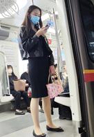 挺有气质的年轻少妇坐地铁0