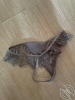 翻了下小舅子老婆的衣柜，有发现，丁字裤跟性感睡衣0