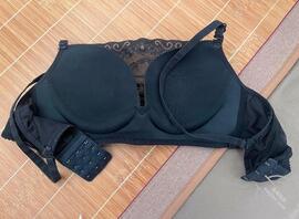 翻了下小舅子老婆的衣柜，有发现，丁字裤跟性感睡衣2