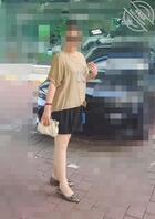 原创。熟女老板娘邢姨的脚好性感，我用姨的高跟鞋把她给弄高潮了，太太刺激了