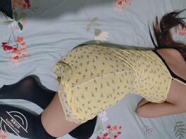 我爸知道了我和小妈的事，跑表妹家躲着，我俩都喝多了。2