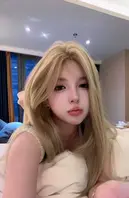 抖音5万粉女神【白米娜娜】重金定制不雅视频流出，抖音上你高攀不起，私底下想舔弟弟！1