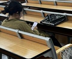 厕拍 眼镜高个子女大1