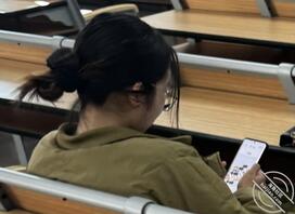 厕拍 眼镜高个子女大2