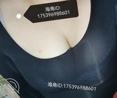 这套穿着如何？有没有勾起你们的欲望？大到快要爆炸的巨乳人妻！1