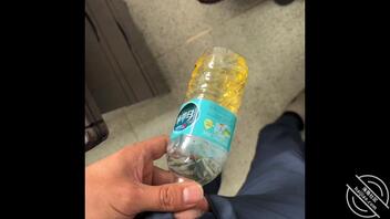 女同事喝尿，有所察觉，真刺激！2