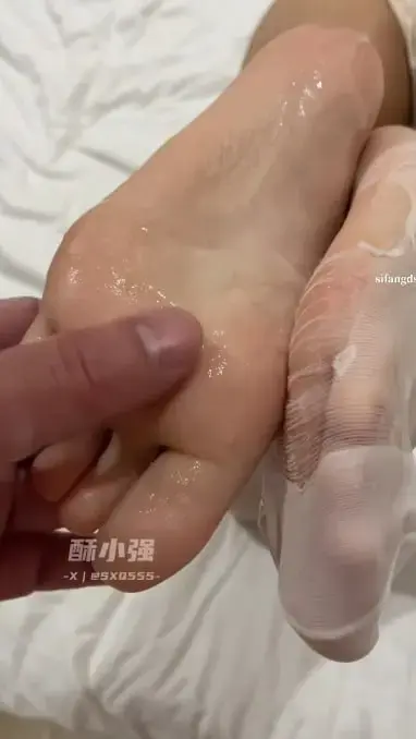 足控原创博主 酥小强 SXQ555 舔足足交，这个变态的作品把基本能想到的玩足方式都试了一遍！足控的者福音不容错过