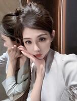 【夏卫有奖问答】我跟同事敖婷同时脱光趴在地上 你会操我还是操敖婷呢？0