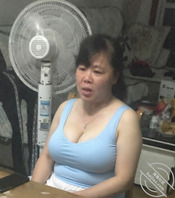 家里空调开太热丈母娘穿这样我的鸡吧硬的不得了