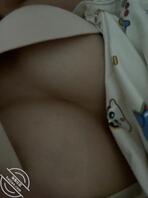 突然在妹妹手机上发现她滋味的图片 好嫩的鲍鱼0