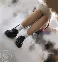 桌底偷拍骚货师范女大肉丝美腿1