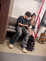 这个男人也迫不及待的你们看他的时候都要摸到里面1