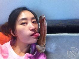 臭母狗妈妈 真想拿鸡巴插他逼里面 想让好多农民工轮奸2