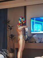 偷拍骚老婆，旅游在外住宿有娃不让艹，说忍一忍等回家再艹