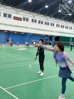 丈母娘约我去打羽毛球 完事还带我去做按摩 偷拍裸足美脚回家撸射骚高跟1