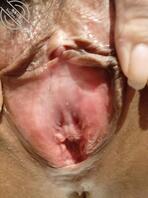 母狗掰开骚逼喜欢吗？