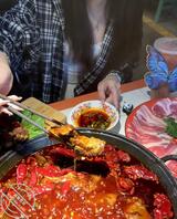 【钢炮原创4】：在成都莎莎舞厅约操了一个极品美女，各种姿势都被满足。2