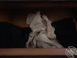 在外地上班 有事回家一趟，又拿到亲姐的丝袜 想操姐姐 有没有大佬支招2