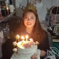 偷拍到游泳队里的一个微胖妹妹，一个班的