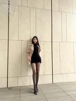 少妇去酒吧上班的路上0