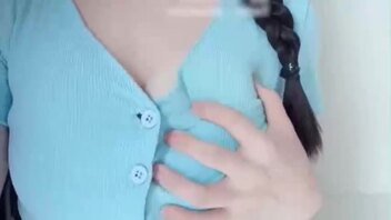 调教的母狗妹妹白虎嫩逼萝莉胡萝卜自慰喷水