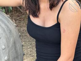 遇到坐在公园里哭泣的大奶孕妇0