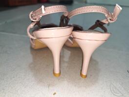 潜入偷拍骚逼原味高跟鞋2