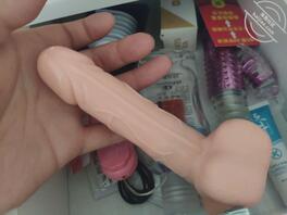 (原创)离异亲姐姐(十七)趁姐姐不在家偷翻姐姐衣柜发现姐姐惊人的另一面!1