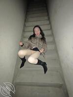 外边假装矜持的骚货到家就迫不及待的崛起屁股让我干，资产高一边说要人别人干2