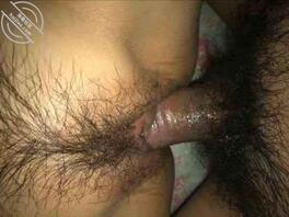 20岁男大学生在表叔家厨房卧室操做鸡的表叔母0