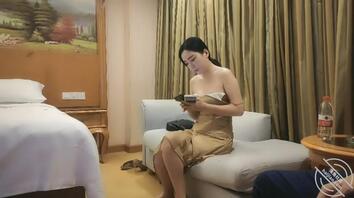 网约外围女神，二选一留下甜美小姐姐。肤白貌美，身材样貌极品。1