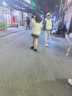 【偷拍】偷拍同事的牛仔裤大屁股和路上拍到的丝袜少妇。2