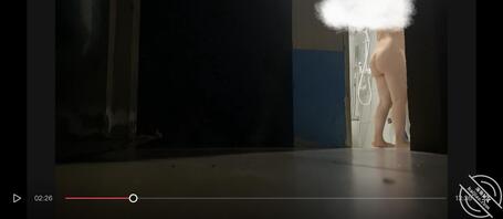 （小王日记）25:小王成功偷拍妈妈洗澡1