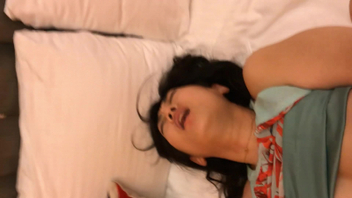 救命啊！这就是人妻跟男闺蜜喝酒的下场可惜了鸡鸡好小