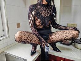 （原创骚妈）带老妈在厨房自慰，真刺激