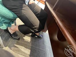 办公室女同事美腿1