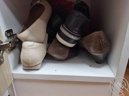 偷摸进入化学老师的办公室射鞋,全部射在骚丝袜老师的平底鞋里,太刺激0