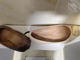 偷摸进入化学老师的办公室射鞋,全部射在骚丝袜老师的平底鞋里,太刺激1