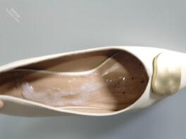 偷摸进入化学老师的办公室射鞋,全部射在骚丝袜老师的平底鞋里,太刺激2