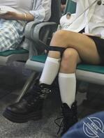 今天看到的大白腿，鸡巴都看硬