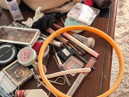 隔壁老哥跟女朋友一起住，查寝一下2