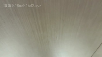 148. 骚货老姐正在直播，直接拉着老姐开操，太刺激了