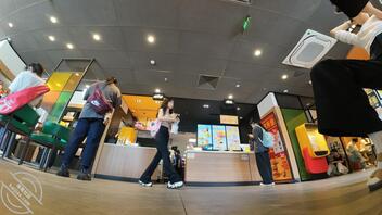 头盔放地上延时摄影拍到的一幕2