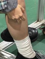 偷拍女同学的白袜骚腿1