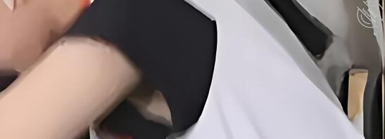 【原创】偷拍到平胸女高中生的腋毛了1