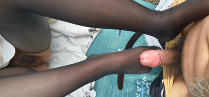 【真实原创】107、在婶婶黑丝足交的撩拨下,龟头口爽到直流淫水1